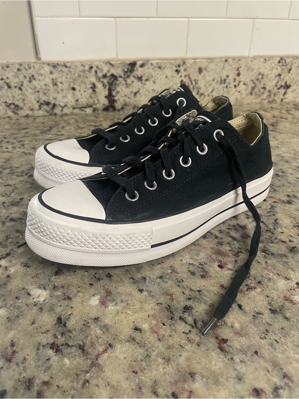 Converse Air Walk  Black and White Platform Low-Top Sneakers Mens 7 / Women’s 9